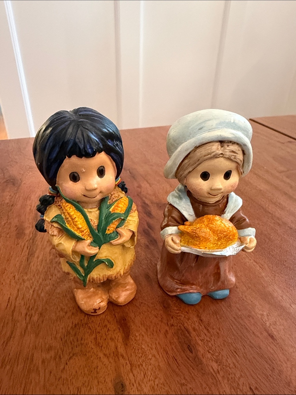 Vintage Thanksgiving Resin Figurines Set of 2 Girls Pilgrim Native American 4”